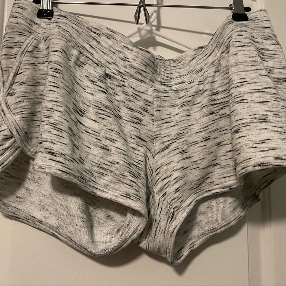 2/8 Bundle motherhood maternity lounge shorts XL